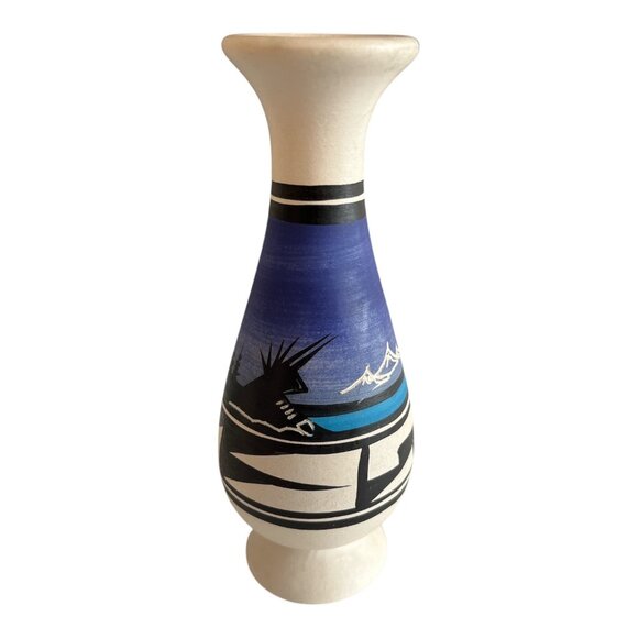 Handmade Navajo Pottery Vase – Signed – 6” Hand-Painted Desert Mountain - Picture 4 of 4